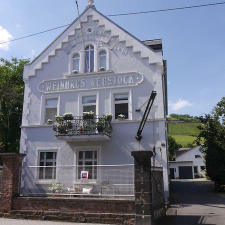 Апартаменты Altes Weingut Weinhaus Rebstock Виннинген Экстерьер фото